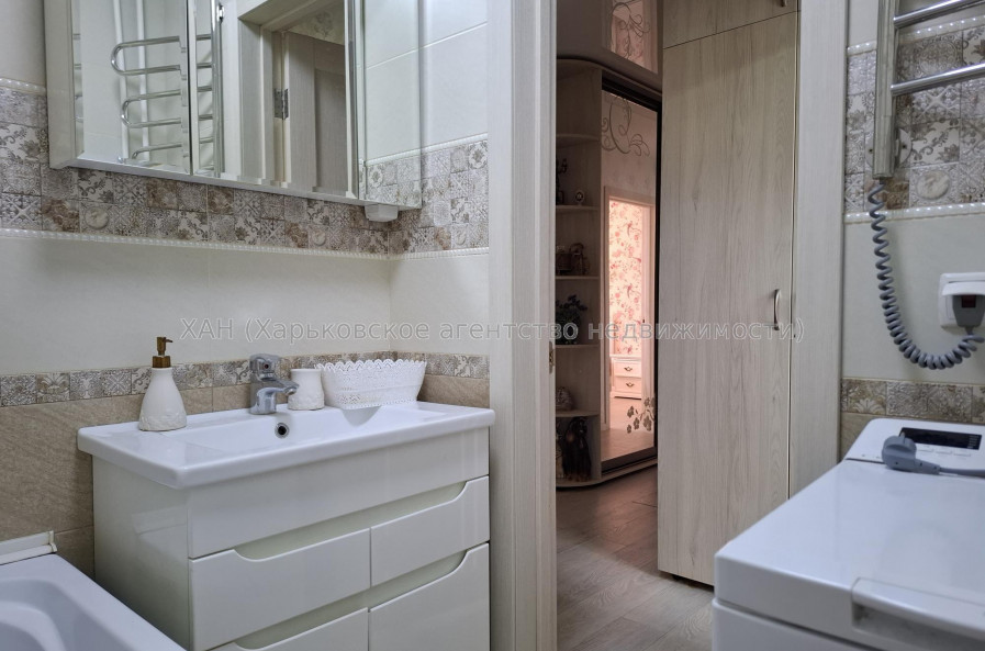 Сдам квартиру, Науки просп. , 2  ком., 55 м², капитальный ремонт 