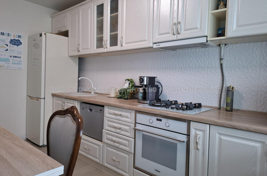 Сдам квартиру, Науки просп. , 2  ком., 55 м², капитальный ремонт 