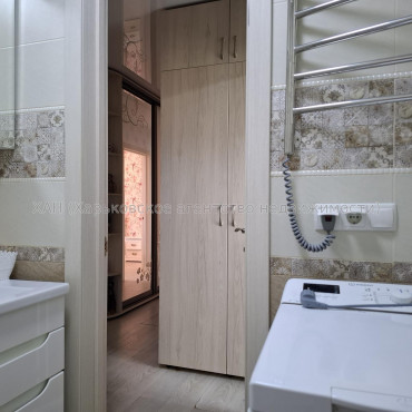 Сдам квартиру, Науки просп. , 2  ком., 55 м², капитальный ремонт 