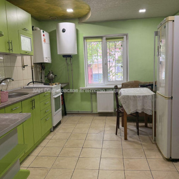 Продам квартиру, Кузнечная ул. , 3  ком., 51 м², капитальный ремонт 