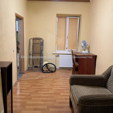 Продам квартиру, Кузнечная ул. , 3  ком., 51 м², капитальный ремонт 