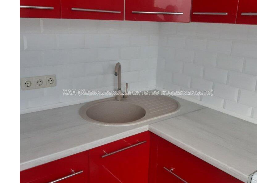 Продам квартиру, Натальи Ужвий ул. , 3  ком., 69.10 м², капитальный ремонт 