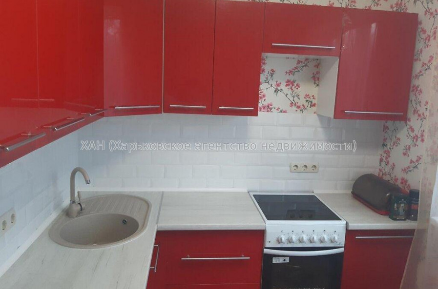 Продам квартиру, Натальи Ужвий ул. , 3  ком., 69.10 м², капитальный ремонт 