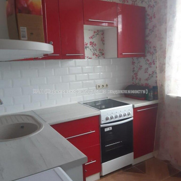 Продам квартиру, Натальи Ужвий ул. , 3  ком., 69.10 м², капитальный ремонт 