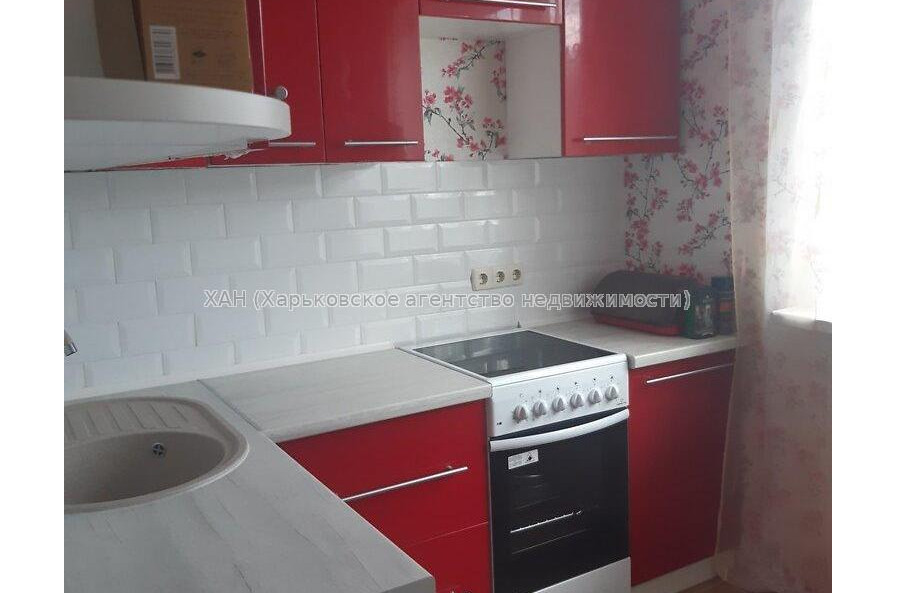 Продам квартиру, Натальи Ужвий ул. , 3  ком., 69.10 м², капитальный ремонт 