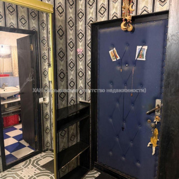 Продам квартиру, Гвардейцев Широнинцев ул. , 3  ком., 66 м², косметический ремонт 