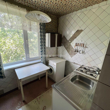 Продам квартиру, Гвардейцев Широнинцев ул. , 3  ком., 68 м², косметический ремонт 
