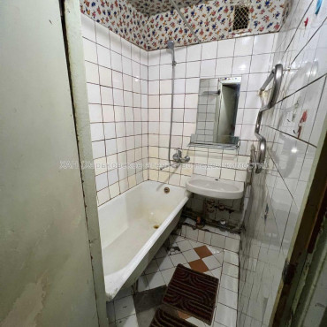 Продам квартиру, Гвардейцев Широнинцев ул. , 3  ком., 68 м², косметический ремонт 