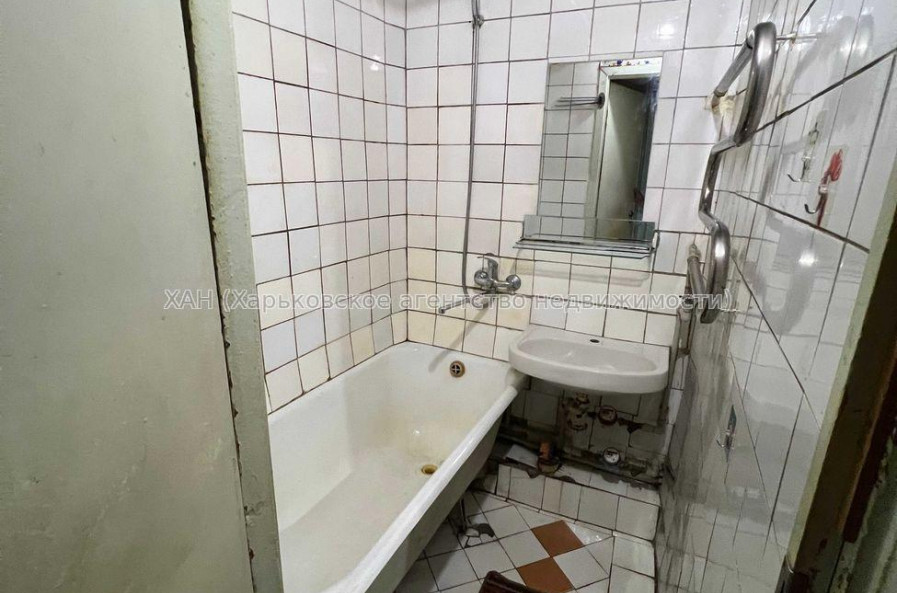Продам квартиру, Гвардейцев Широнинцев ул. , 3  ком., 68 м², косметический ремонт 