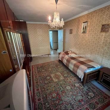Продам квартиру, Гвардейцев Широнинцев ул. , 3  ком., 68 м², косметический ремонт 