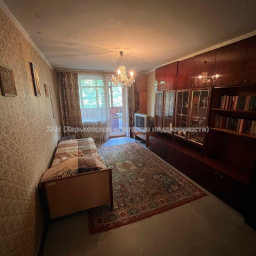 Продам квартиру, Гвардейцев Широнинцев ул. , 3  ком., 68 м², косметический ремонт 