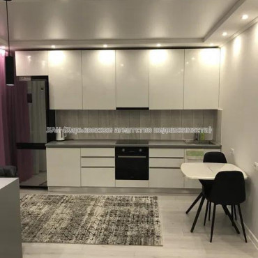 Продам квартиру, Молочная ул. , 2 кім., 95 м², авторский дизайн 