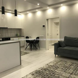 Продам квартиру, Молочная ул. , 2  ком., 95 м², авторский дизайн
