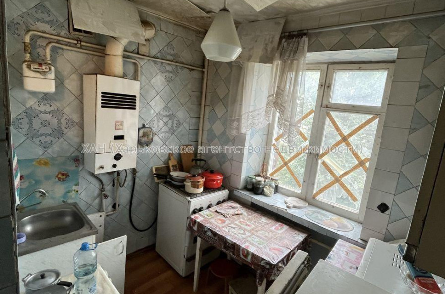 Продам квартиру, 23 Августа ул. , 3 кім., 56 м², советский ремонт 