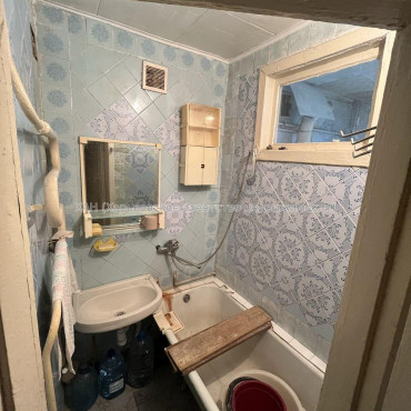Продам квартиру, 23 Августа ул. , 3 кім., 56 м², советский ремонт 