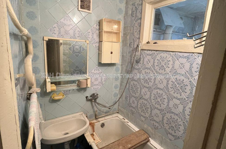 Продам квартиру, 23 Августа ул. , 3 кім., 56 м², советский ремонт 