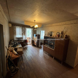 Продам квартиру, 23 Августа ул. , 3 кім., 56 м², советский ремонт