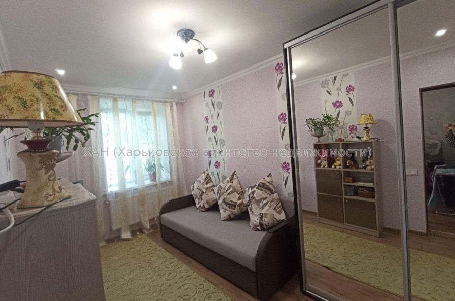 Продам квартиру, Добродецкого Анатолия ул. , 2  ком., 40 м², капитальный ремонт 