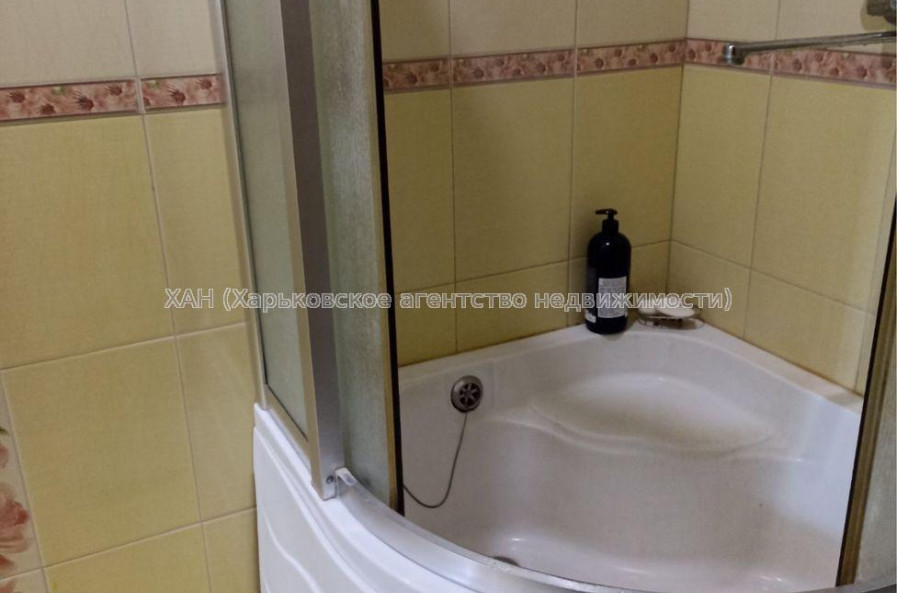 Продам квартиру, Добродецкого Анатолия ул. , 2  ком., 40 м², капитальный ремонт 