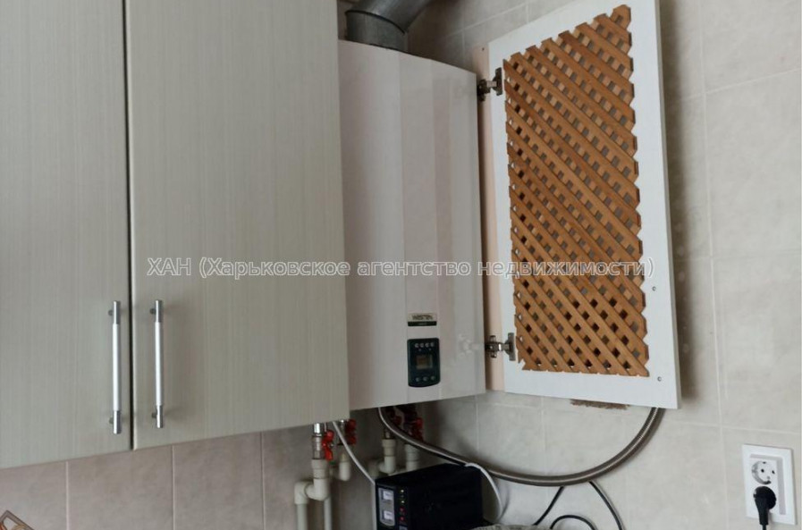 Продам квартиру, Добродецкого Анатолия ул. , 2  ком., 40 м², капитальный ремонт 