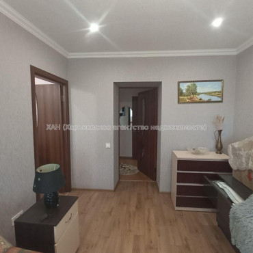 Продам квартиру, Добродецкого Анатолия ул. , 2  ком., 40 м², капитальный ремонт 