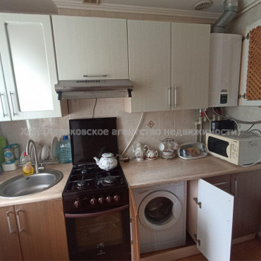 Продам квартиру, Добродецкого Анатолия ул. , 2  ком., 40 м², капитальный ремонт 