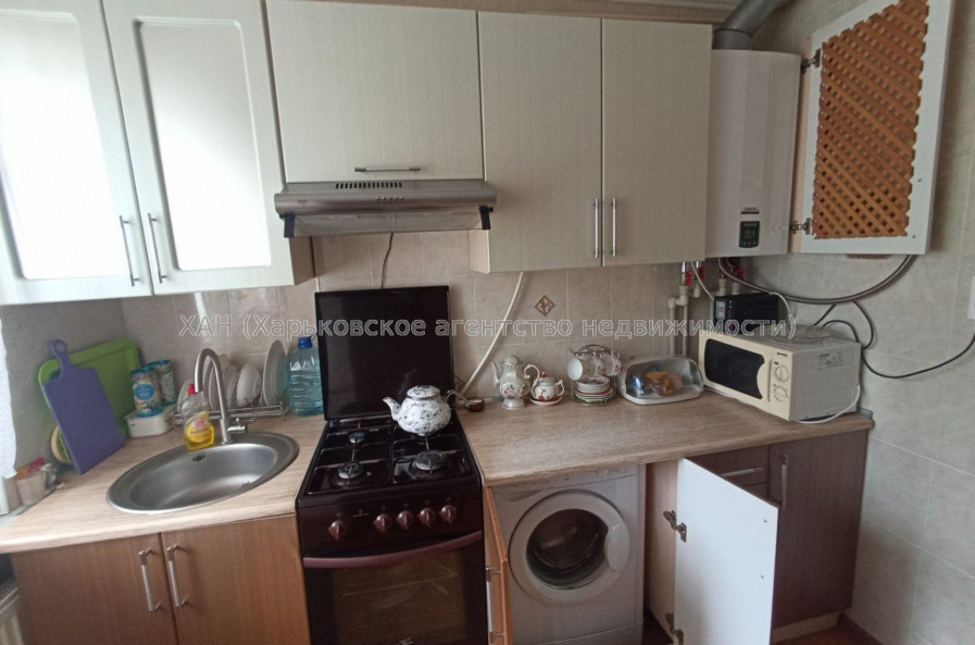 Продам квартиру, Добродецкого Анатолия ул. , 2  ком., 40 м², капитальный ремонт 