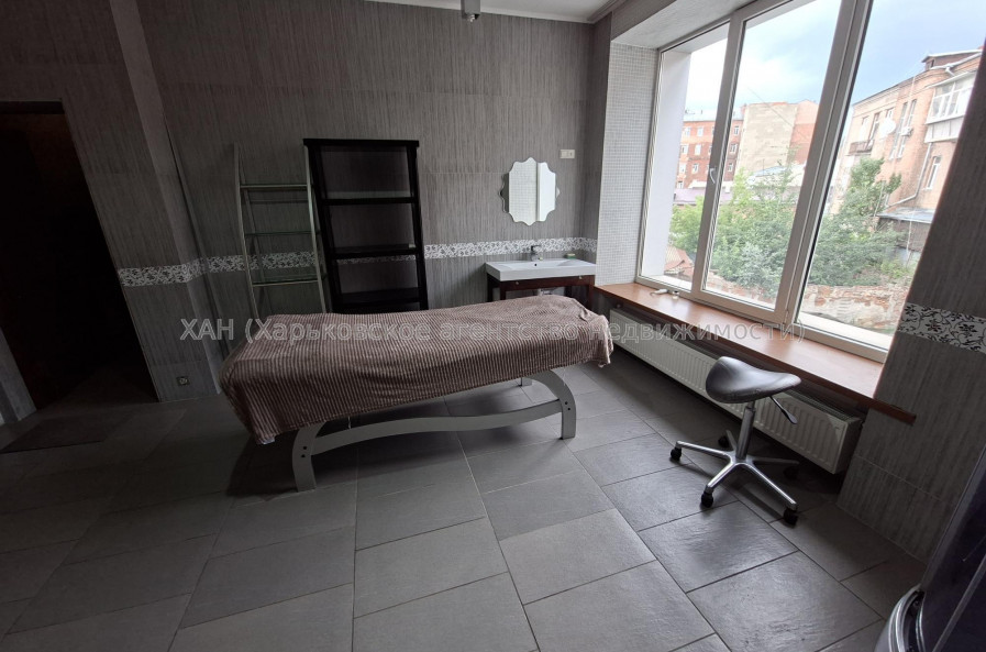 Сдам нежилую недвижимость, салон красоты , 4  ком., 70 м², капитальный ремонт 
