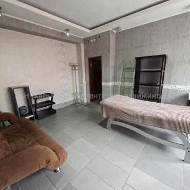 Сдам нежилую недвижимость, салон красоты , 4  ком., 70 м², капитальный ремонт 