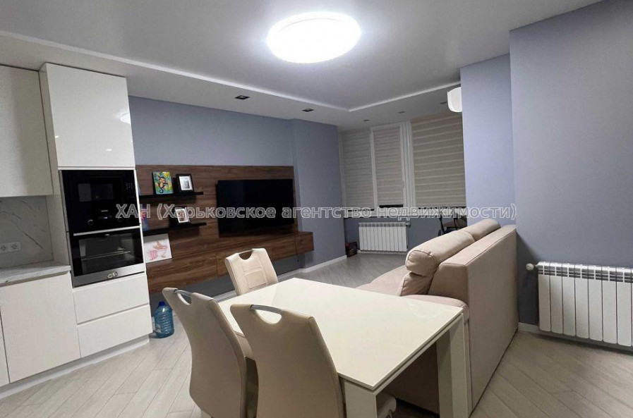 Продам квартиру, Мирослава Мисли ул. , 2 кім., 85 м², авторский дизайн 