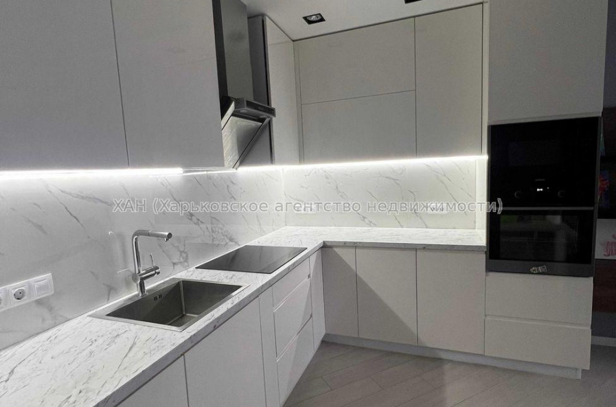 Продам квартиру, Мирослава Мисли ул. , 2 кім., 85 м², авторский дизайн 