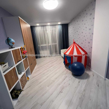 Продам квартиру, Мирослава Мисли ул. , 2 кім., 85 м², авторский дизайн 