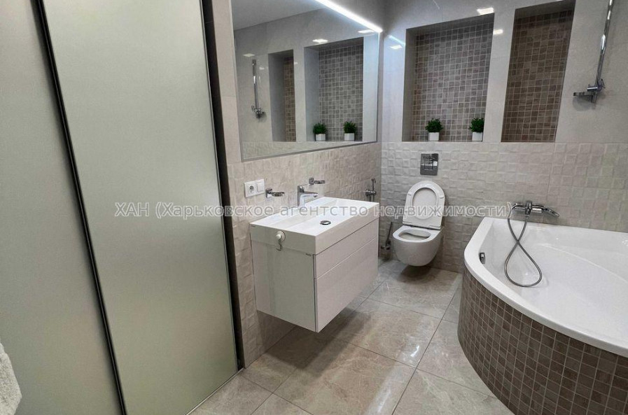 Продам квартиру, Мирослава Мисли ул. , 2 кім., 85 м², авторский дизайн 