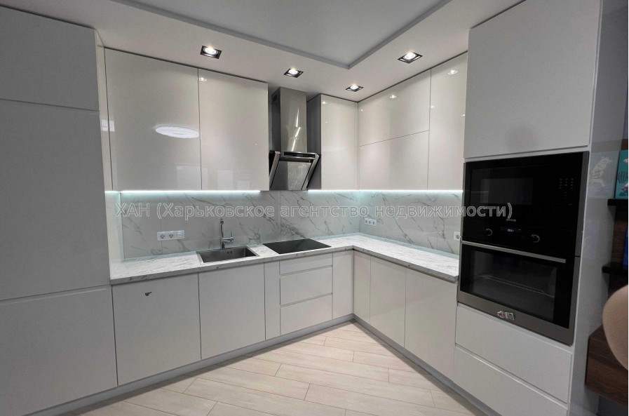 Продам квартиру, Мирослава Мисли ул. , 2 кім., 85 м², авторский дизайн 