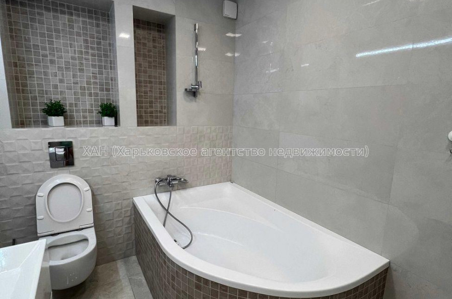 Продам квартиру, Мирослава Мисли ул. , 2 кім., 85 м², авторский дизайн 