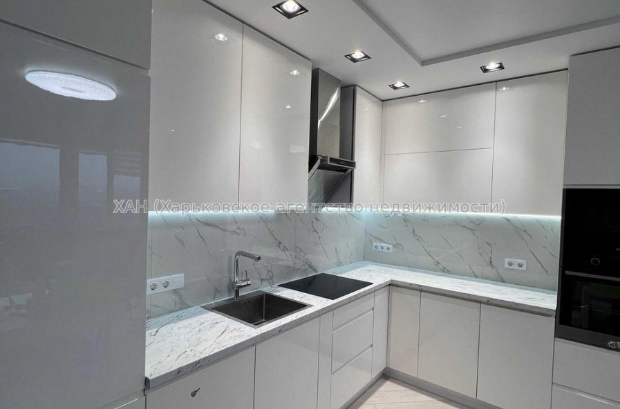 Продам квартиру, Мирослава Мисли ул. , 2 кім., 85 м², авторский дизайн 