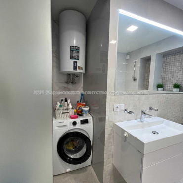 Продам квартиру, Мирослава Мисли ул. , 2 кім., 85 м², авторский дизайн 