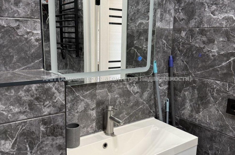 Продам квартиру, Букова ул. , 2 кім., 37.10 м², евроремонт 