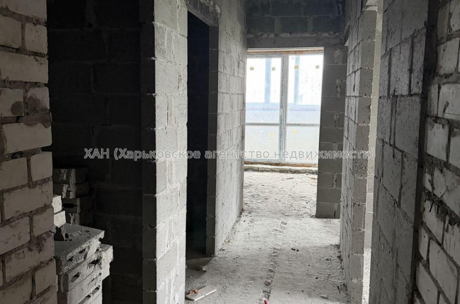 Продам квартиру, Гвардейцев Широнинцев ул. , 3 кім., 85 м², без внутренних работ 