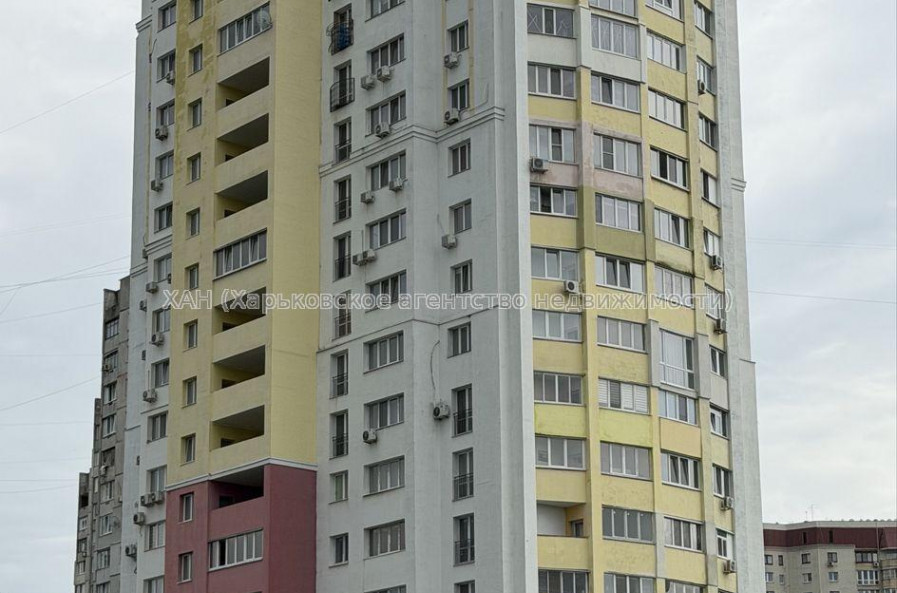 Продам квартиру, Гвардейцев Широнинцев ул. , 3 кім., 85 м², без внутренних работ 