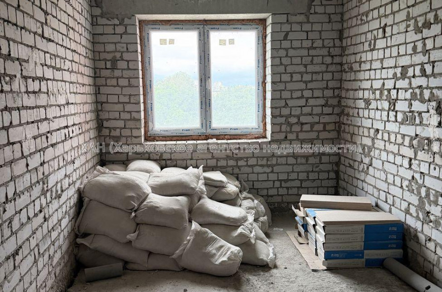 Продам квартиру, Гвардейцев Широнинцев ул. , 3 кім., 85 м², без внутренних работ 