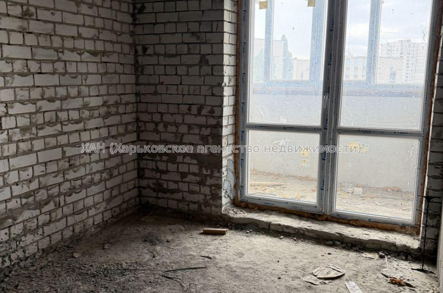 Продам квартиру, Гвардейцев Широнинцев ул. , 3 кім., 85 м², без внутренних работ 