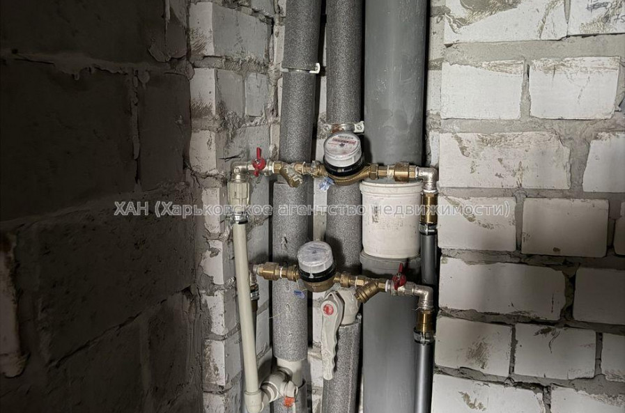 Продам квартиру, Гвардейцев Широнинцев ул. , 3 кім., 85 м², без внутренних работ 