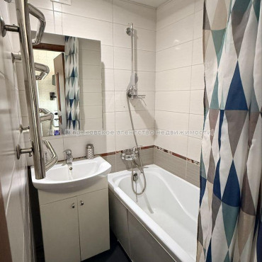 Продам квартиру, Леся Сердюка ул. , 3 кім., 63 м², евроремонт 