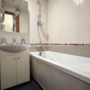 Продам квартиру, Леся Сердюка ул. , 3 кім., 63 м², евроремонт 