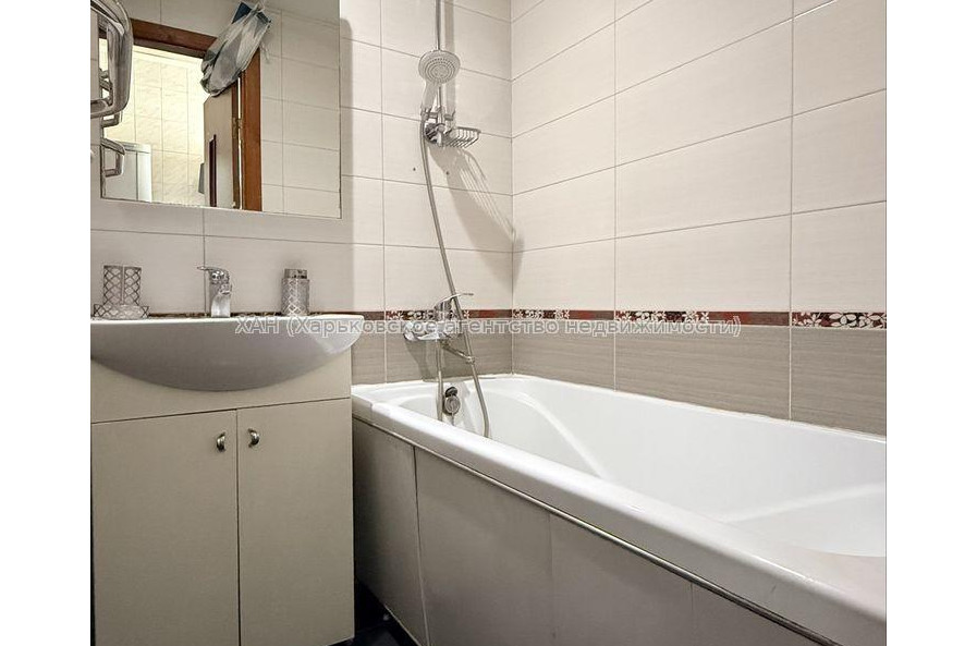 Продам квартиру, Леся Сердюка ул. , 3 кім., 63 м², евроремонт 