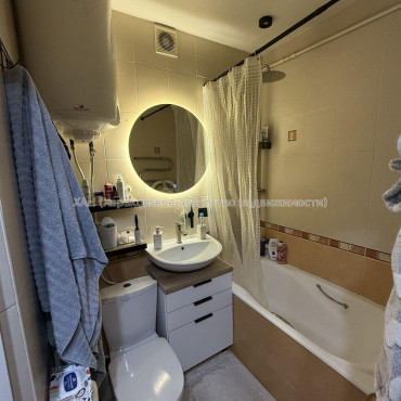 Продам квартиру, Героев Харькова просп. , 1 кім., 33 м², авторский дизайн 