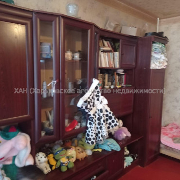 Продам квартиру, 92-й бригады ул. , 3 кім., 75 м², советский ремонт 