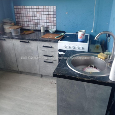 Продам квартиру, 92-й бригады ул. , 3 кім., 75 м², советский ремонт 