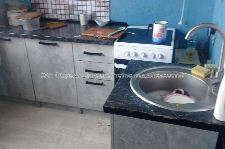 Продам квартиру, 92-й бригады ул. , 3 кім., 75 м², советский ремонт 
